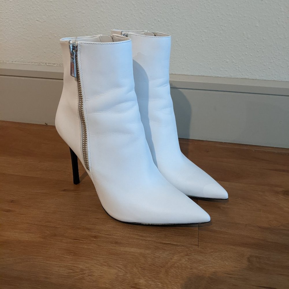 MICHAEL KORS WHITE ANKLE BOOTS